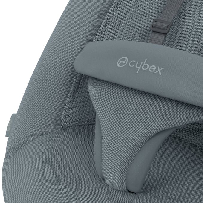 An image of the CYBEX Gold Lemo Bouncer Bouncer, highlighting the Safe and adjustable restraint system feature.