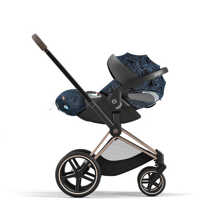 CYBEX Platinum Jewels of Nature-collectie Cloud T i-Size getoond op Priam Frame