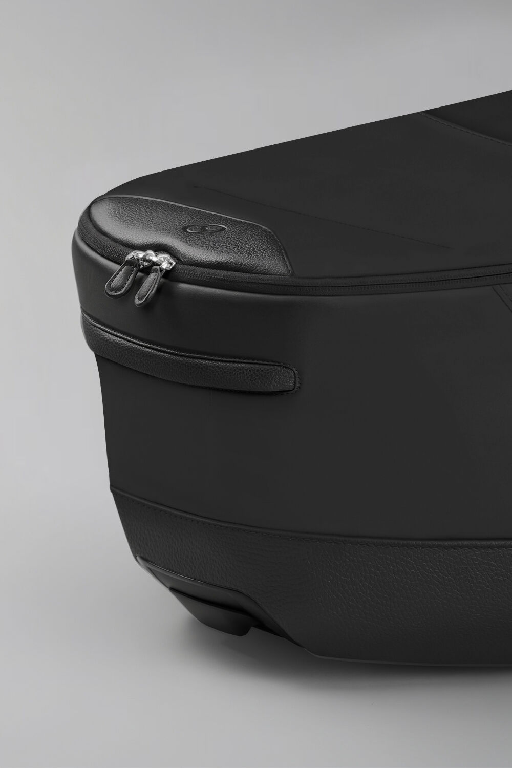 Close up of the Front Pocket that the Fold Lux Carry Cot has.