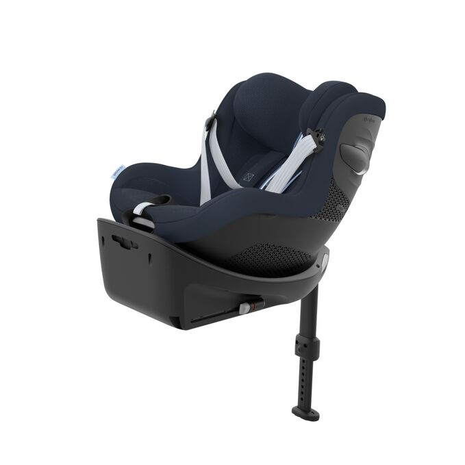An image of the CYBEX Gold Sirona G i-Size Toddler Car Seat, highlighting the Easy on-boarding feature.