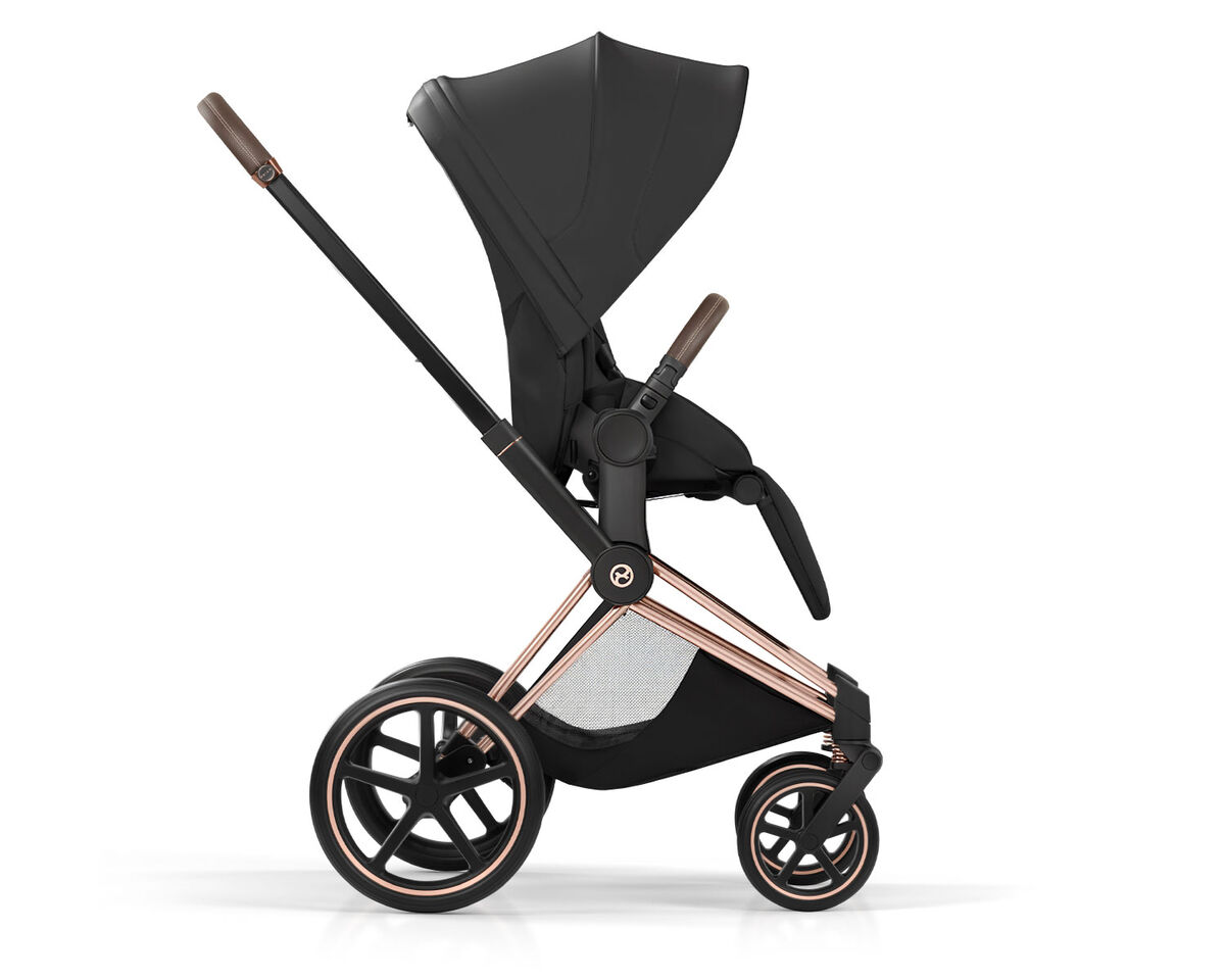 Sideview of a Priam with a Seat Unit attached.