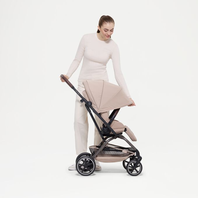 An image of the CYBEX Gold Eezy S Twist +2 Buggy, highlighting the XXL Sun Canopy feature.
