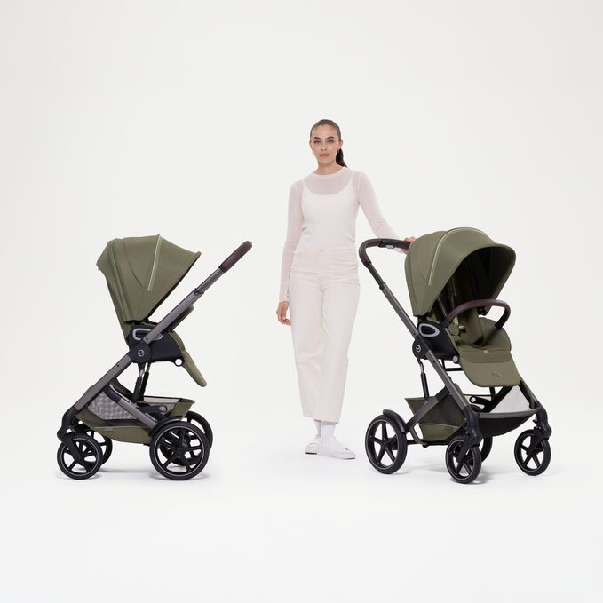 Afbeelding van de CYBEX Gold Talos S Lux met opvouwbare reiswieg Stroller, met de nadruk op de functie Omkeerbare stoel.
