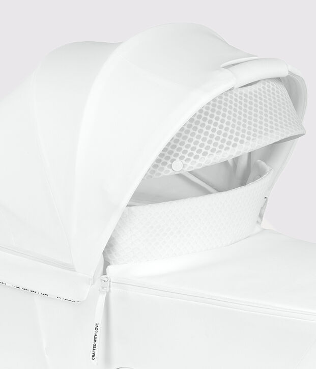 Close-up of the Coya Urban Mobility Fold Lux Carry Cot.