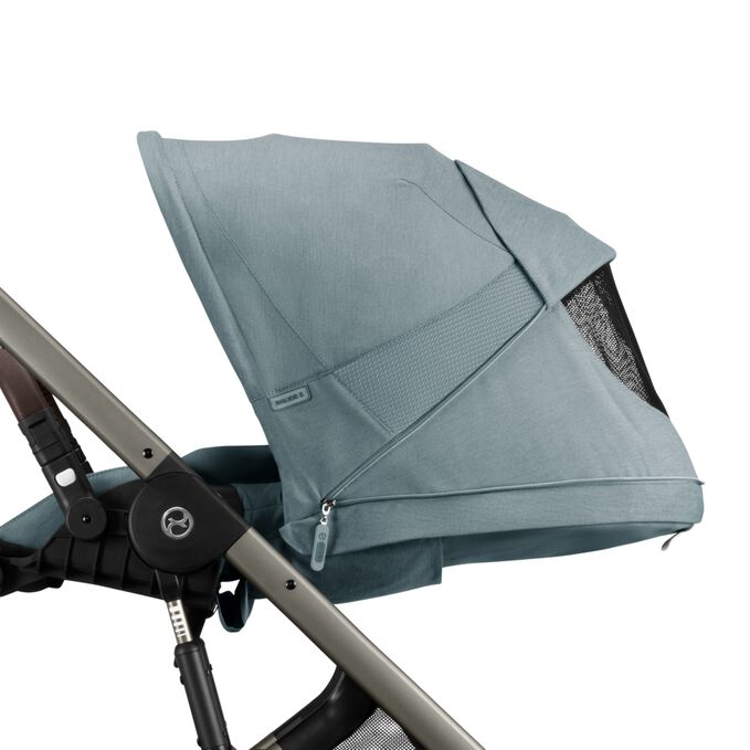 An image of the CYBEX Gold Balios S Lux 2023 Stroller, highlighting the XXL Sun Canopy with Mesh Insert feature.