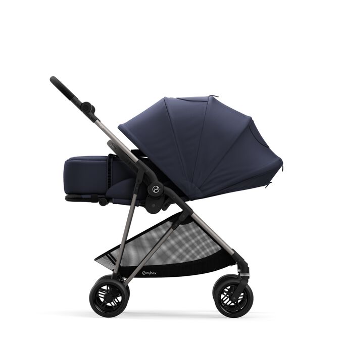 Ein Bild des CYBEX Gold Melio 1 Stroller, das das Merkmal Supreme XXL-Sonnenverdeck hervorhebt.