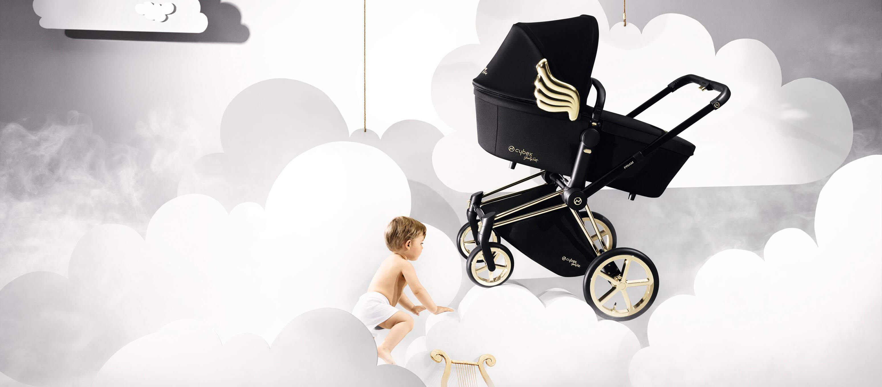 Imagem do carrinho com bebé da Coleção Wings da Cybex by Jeremy Scott