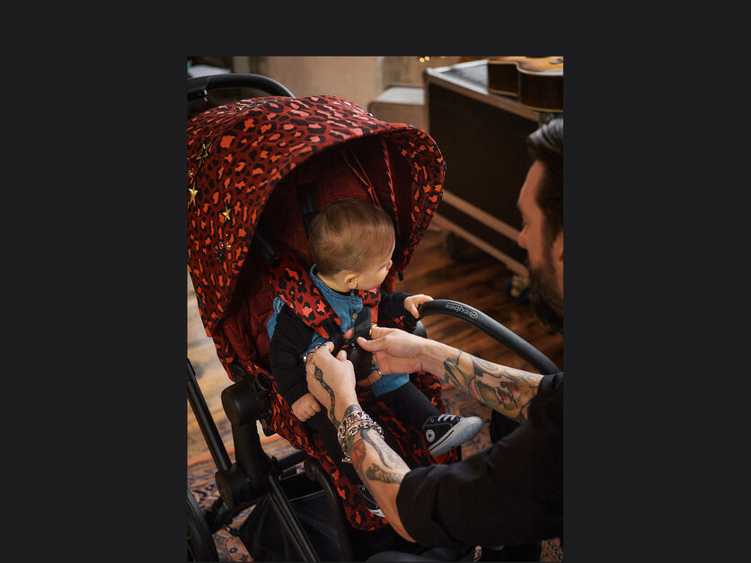 CYBEX Platinum by Alec Voelkel Priam sätesstol på barnvagn med Priam chassi