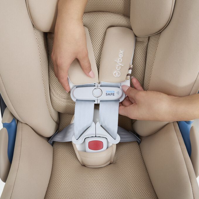 An image of the CYBEX Gold Cloud G Pro with Load Leg Base Infant Car Seat, highlighting the SensorSafe Technology feature.