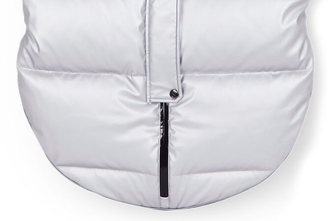 An image of the CYBEX Platinum Platinum Winter Footmuff Accessories for Strollers, highlighting the Reflective Piping feature.