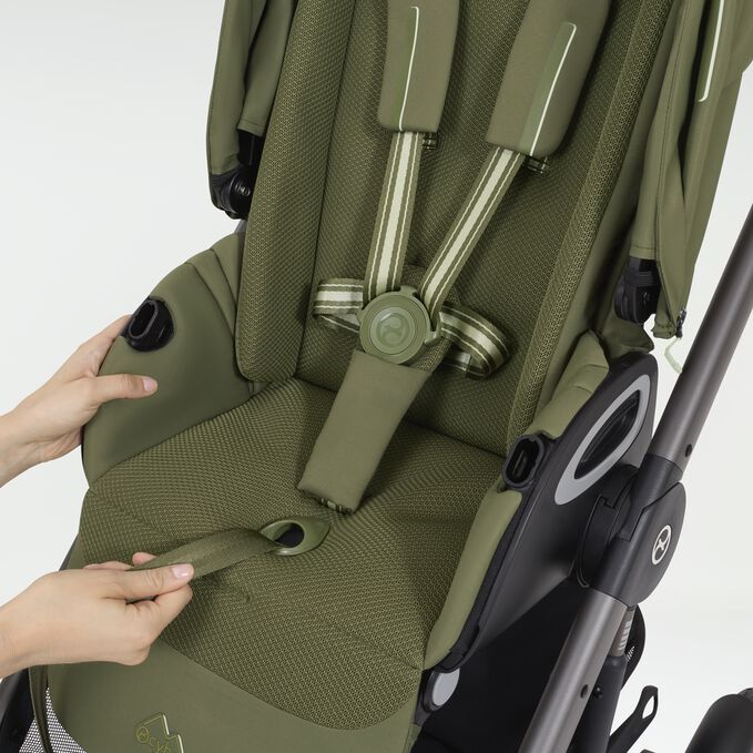 An image of the CYBEX Gold Talos S Lux 2025 Stroller, highlighting the One-pull Harness feature.