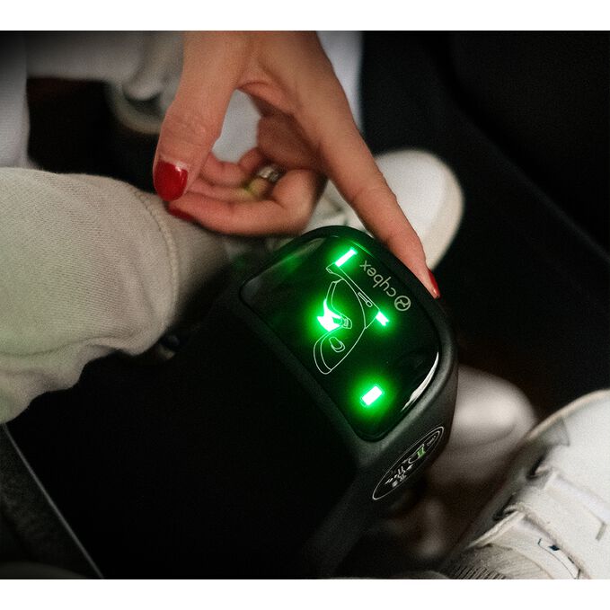 An image of the CYBEX Platinum Anoris T i-Size Toddler Car Seat, highlighting the Central LED indicators to check the seat is installed and your child is secure feature.