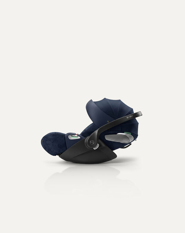 Product shot of a Rebellious Luxury Cloud T i-Size.