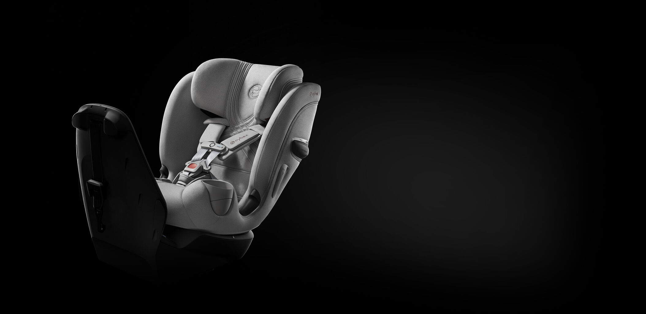 A Callisto T 360 car seat in a base.