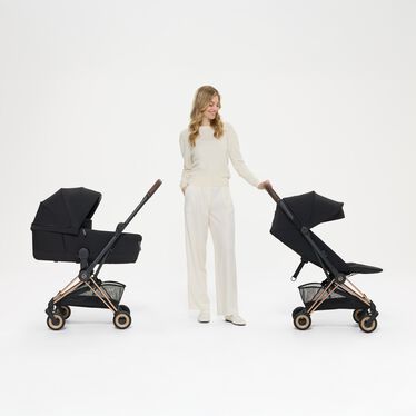 Imagen del CYBEX Platinum Coya con capazo Stroller que destaca la característica Diseño ultracompacto. Comodidad de tamaño completo..