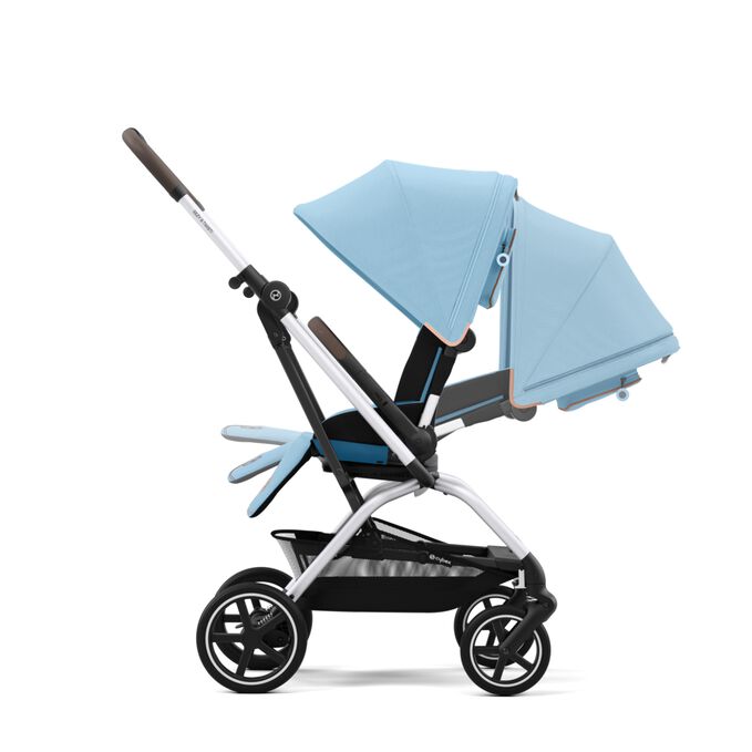 An image of the CYBEX Gold Eezy S Twist+2 2023 Buggy, highlighting the Ergonomic Near-Flat Position feature.