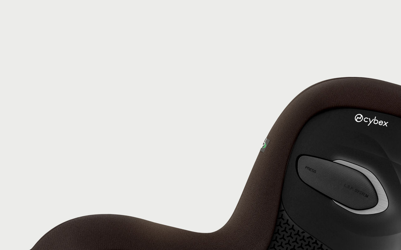 A Sirona G3 car seat in Chocolate Brown.