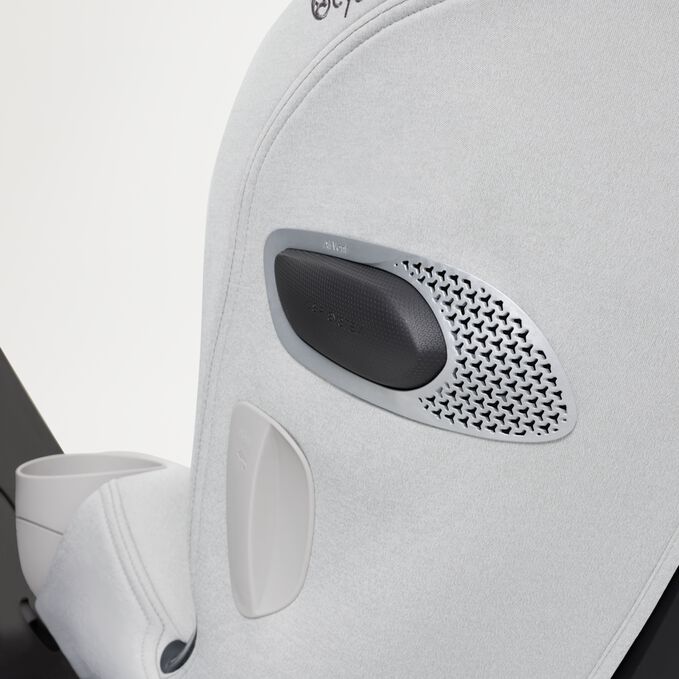 An image of the CYBEX Gold Callisto T 360 Child Car Seat, highlighting the Enhanced safety in side-impact collisions feature.