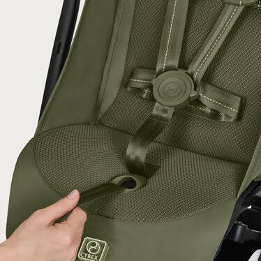 An image of the CYBEX Gold Orfeo Buggy, highlighting the One-pull Harness feature.