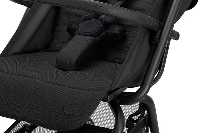 An image of the CYBEX Gold Eezy S 2 Buggy, highlighting the Integrated bumper bar feature.