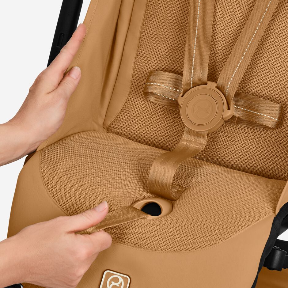 An image of the CYBEX Gold Libelle Stroller, highlighting the One-pull Harness feature.