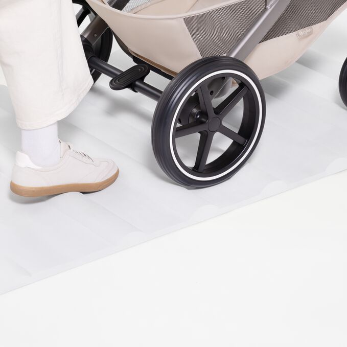 An image of the CYBEX Gold Balios S Lux with Fold Cot Stroller, highlighting the Never-Flat All-Terrain Wheels feature.