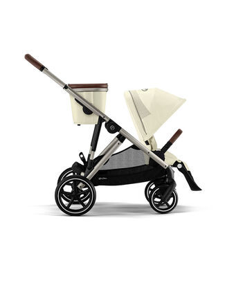 Seitenansicht eines CYBEX Gazelle S Geschwisterwagens