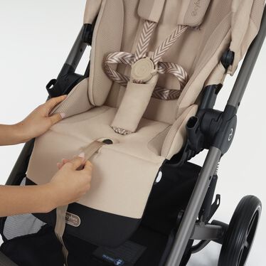 An image of the CYBEX Gold Balios S Lux Stroller, highlighting the One-pull Harness feature.