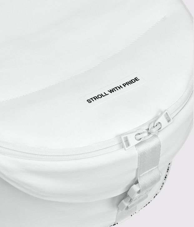 Close-up of the lower half of the Fold Lux Carry Cot. There's a logo that reads "Stroll with Pride"