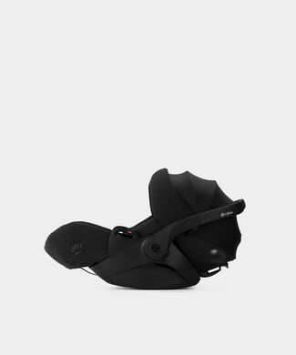 La Parisienne, black infant car seat, side view.