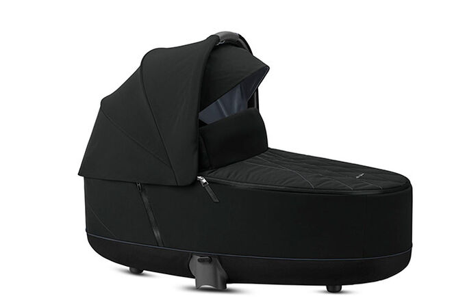 Immagine del CYBEX Platinum Navicella Priam 3 Lux Stroller che mette in risalto la caratteristica Cappottina solare con maniglia per il trasporto integrata.