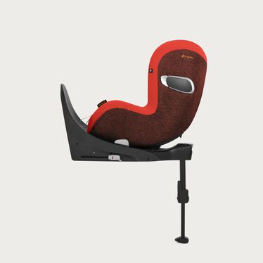 An image of the CYBEX Platinum Sirona Z2 i-Size Toddler Car Seat, highlighting the Safe Travels up to 4 Years feature.