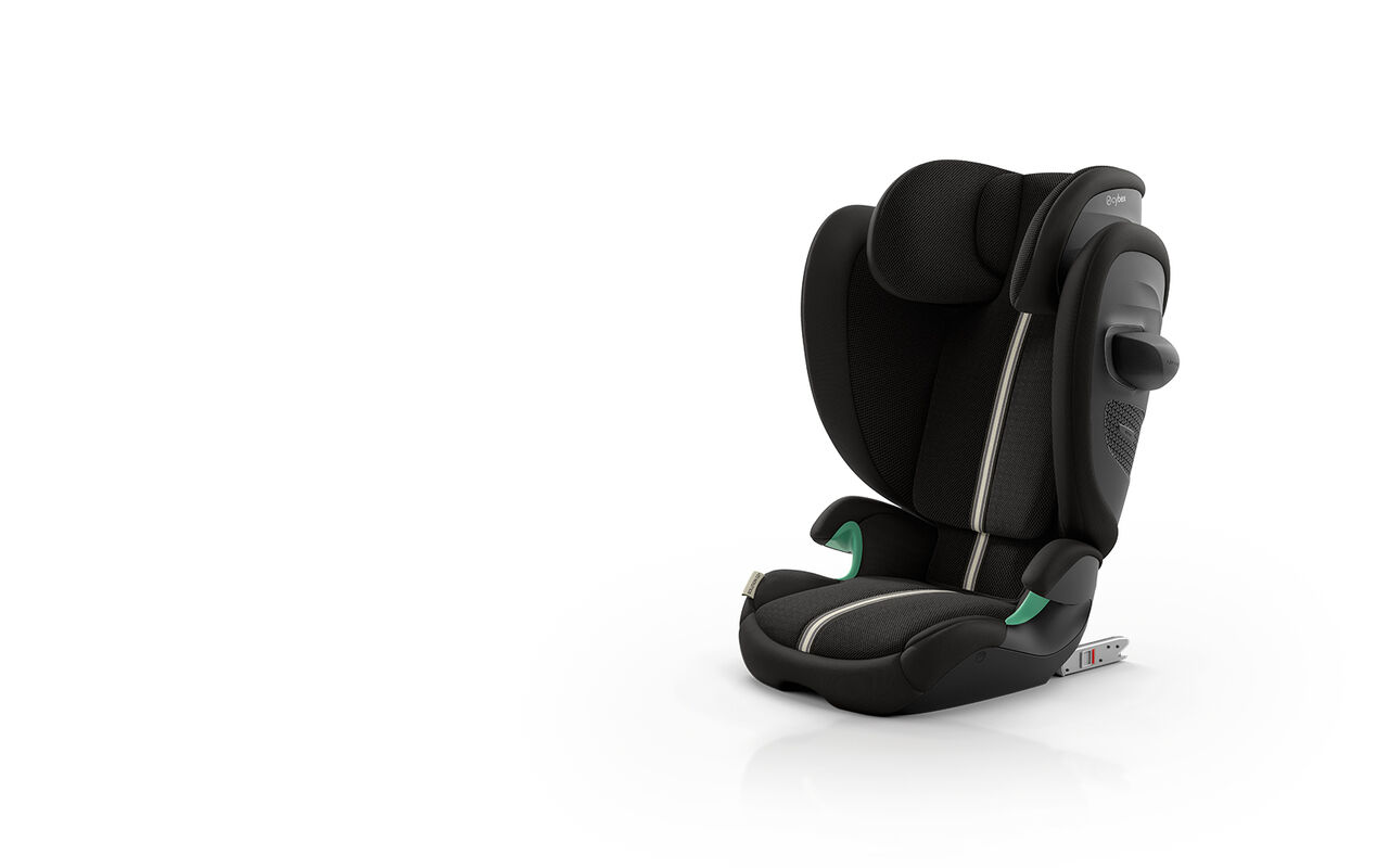 A Solution G2 car seat in Moon Black.