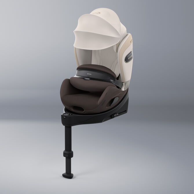 Product shot of an Anoris S Airbag car seat with an opened sun canopy.