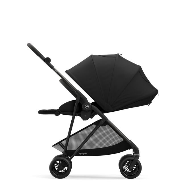 Ein Bild des CYBEX Gold Melio 1 Carbon Stroller, das das Merkmal Supreme XXL-Sonnenverdeck hervorhebt.