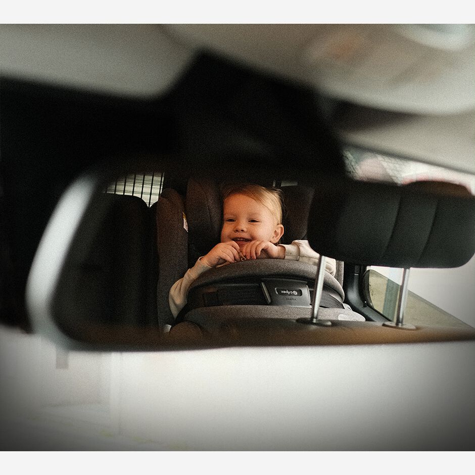 An image of the CYBEX Platinum Anoris T i-Size Toddler Car Seat, highlighting the Direct interaction with your child feature.