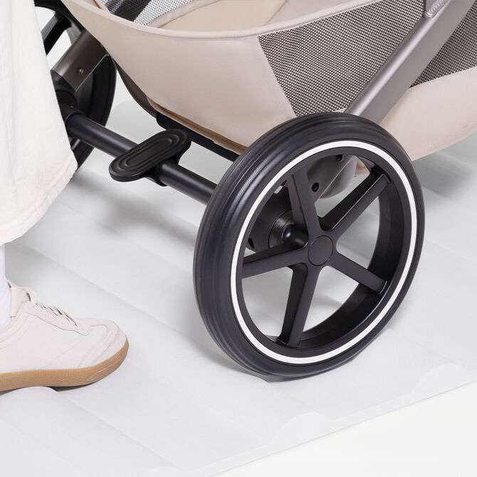 Close-up of the Balios S Lux wheels.