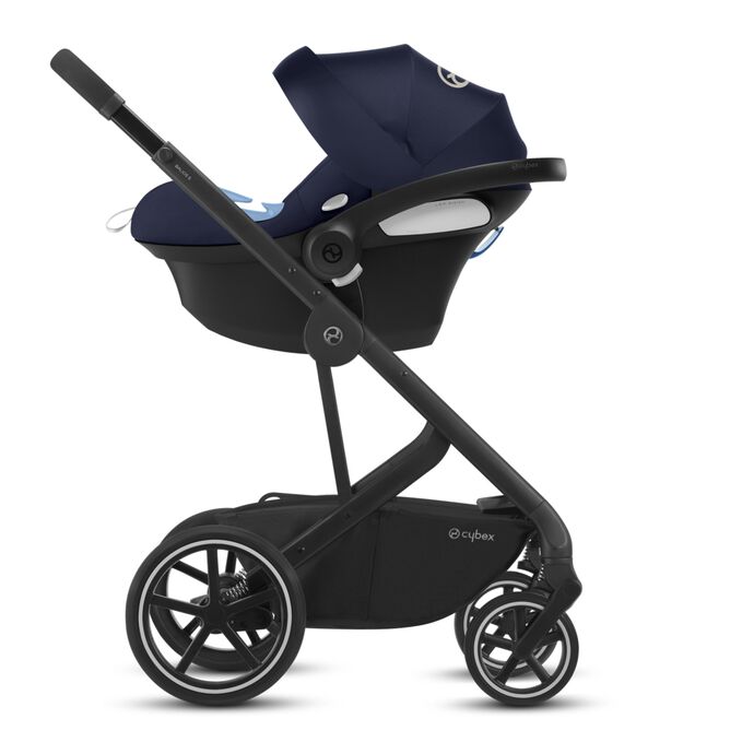 Obraz CYBEX Gold Aton M i-Size Infant Car Seat, podkreślający funkcję System podróżny.