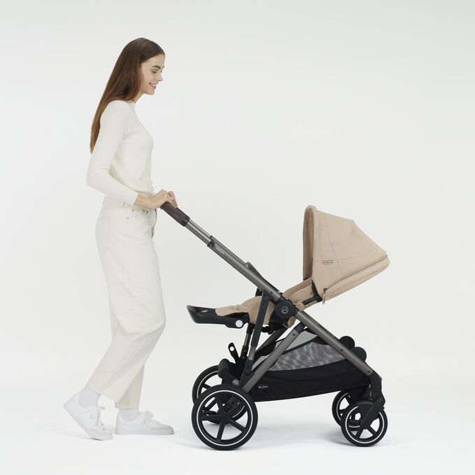 An image of the CYBEX Gold Gazelle S Sibling Stroller, highlighting the Ergonomic Near-Flat Position feature.