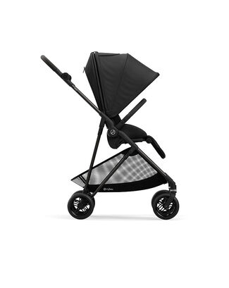 Seitenansicht eines CYBEX Stadt-Kinderwagens.