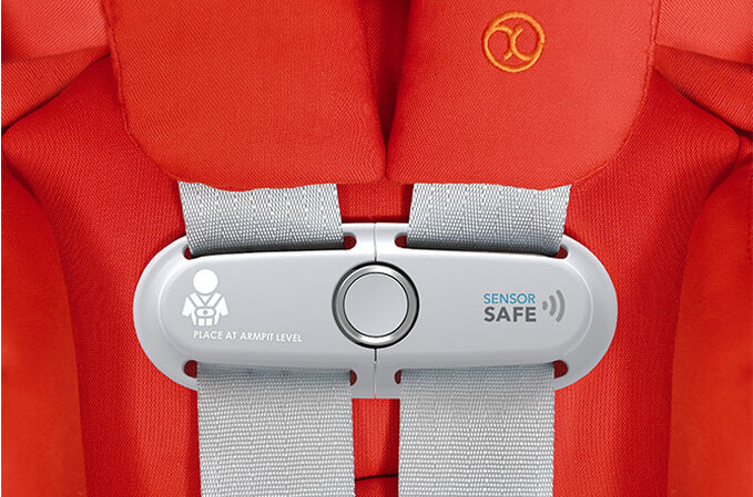 An image of the CYBEX Platinum Cloud Q with Base Infant Car Seat, highlighting the SensorSafe™ Technology feature.