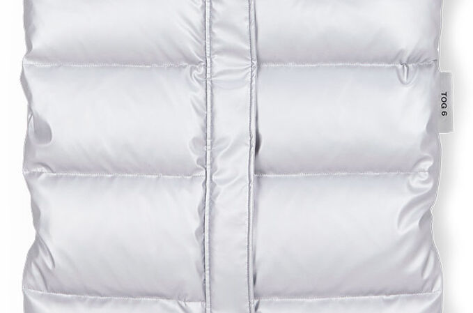 Image du CYBEX Platinum Chancelière hiver Platinum Accessories for Strollers, mettant en avant la fonctionnalité Tissu extérieur résistant à l’eau.