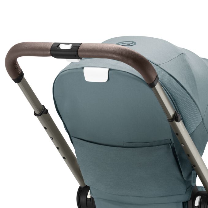 An image of the CYBEX Gold Balios S Lux 2023 Stroller, highlighting the One-Hand Height-Adjustable Handlebar feature.