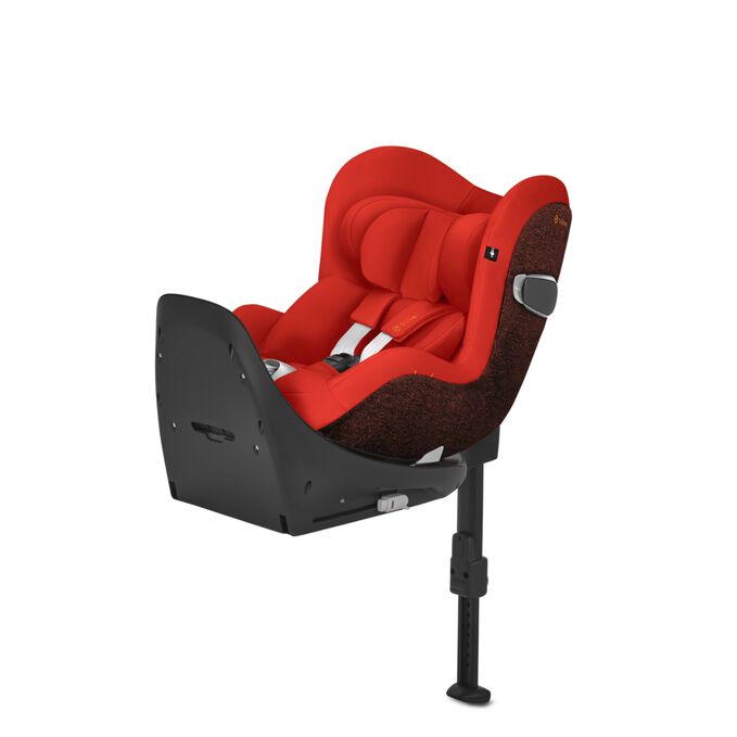 An image of the CYBEX Platinum Sirona Z2 i-Size Toddler Car Seat, highlighting the Good Fit for Even the Youngest Travellers feature.