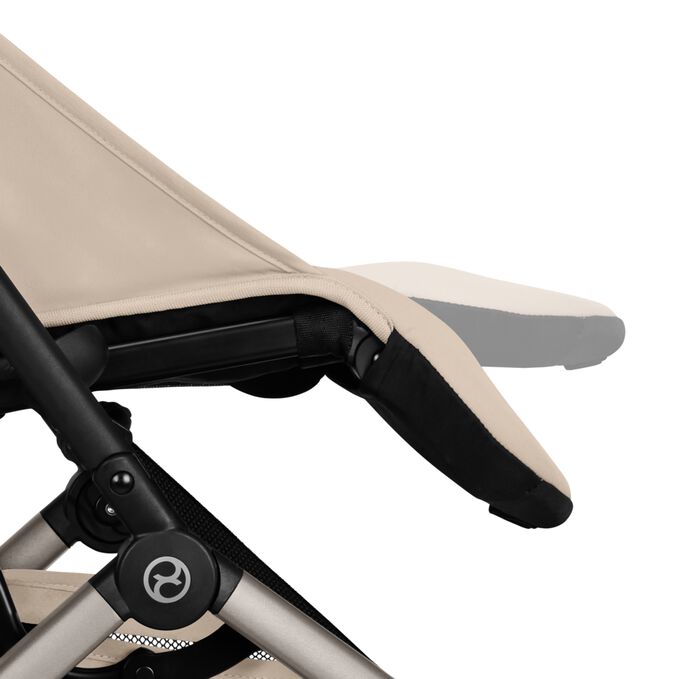 Image du CYBEX Gold Orfeo Buggy, mettant en avant la fonctionnalit&eacute; Repose-jambes ajustable.