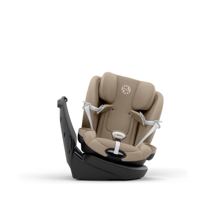 An image of the CYBEX Gold Callisto G 360 Child Car Seat, highlighting the Easy-In Buckle Pad and Integrated Magnetic Buckle Holders feature.