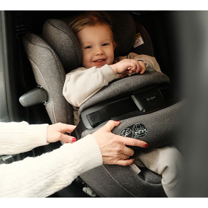 An image of the CYBEX Platinum Anoris T i-Size Toddler Car Seat, highlighting the Secures your child in seconds feature.