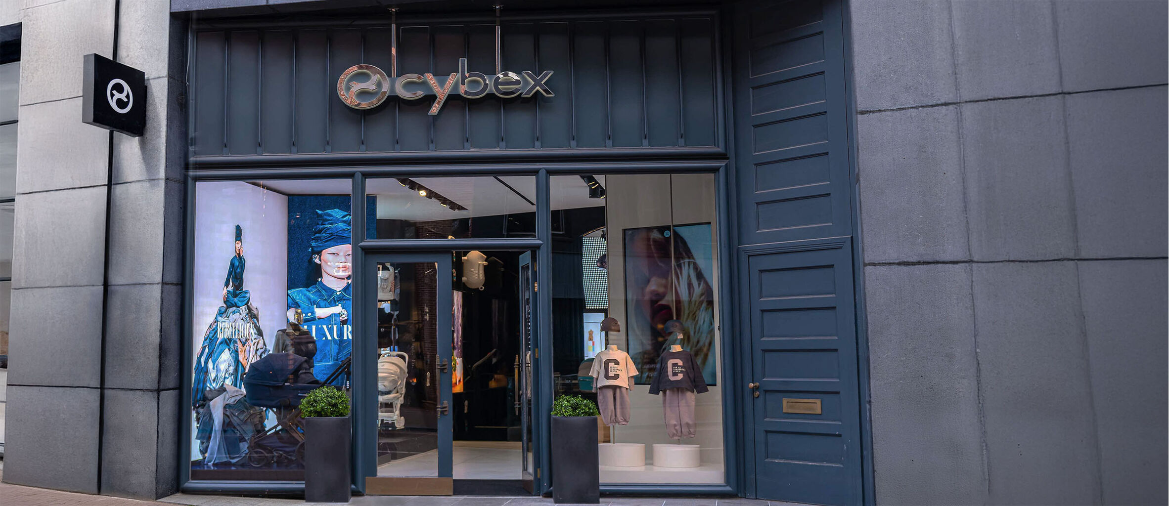 CYBEX Flagship store in Amsterdam, on the left, the Urban Mobility collection, on the right, Jeremy Scott Car.