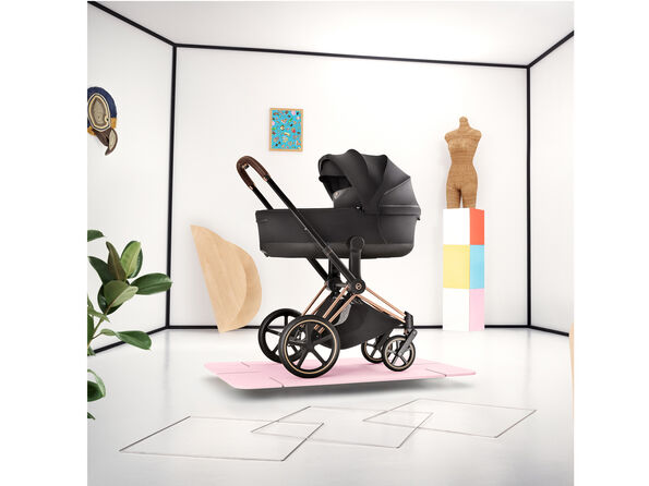 A CYBEX Platinum stroller with a foldable Lux Carry Cot attached.