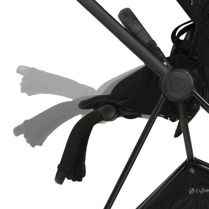 Obraz CYBEX Platinum Mios – La Parisienne Stroller, podkreślający funkcję Regulowany podnóżek.